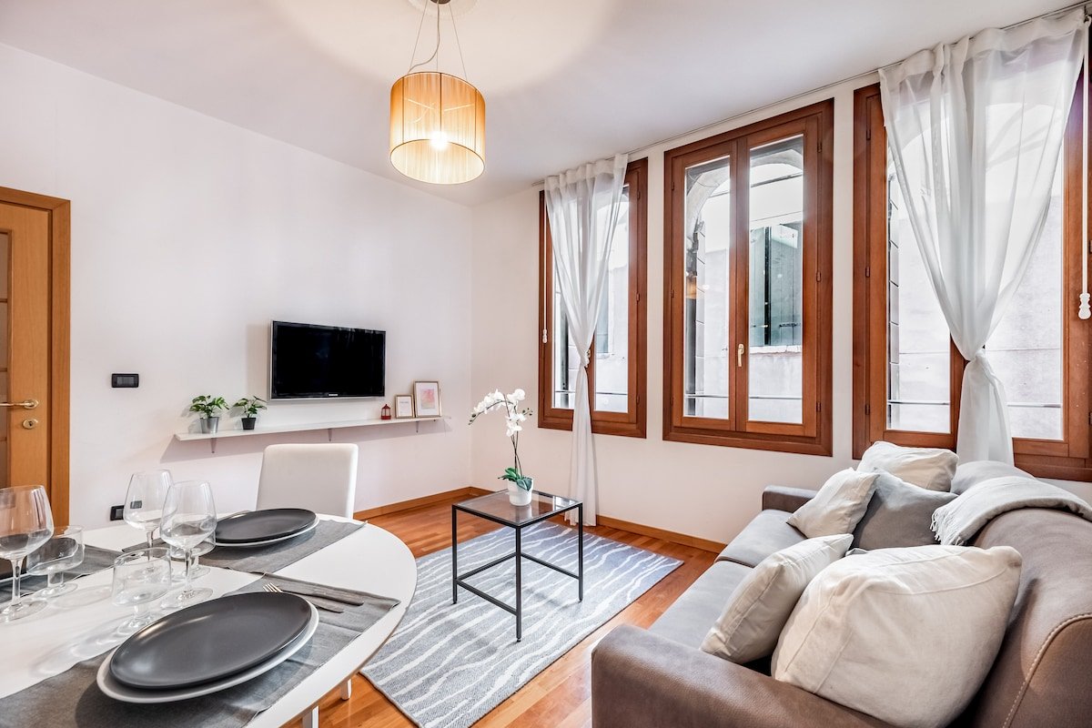 The Most Central In Venice [ San Marco Rialto ] gallery image 2