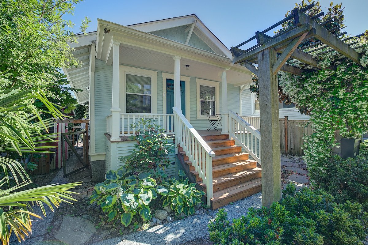 Single family house in Seattle University campus gallery image 3