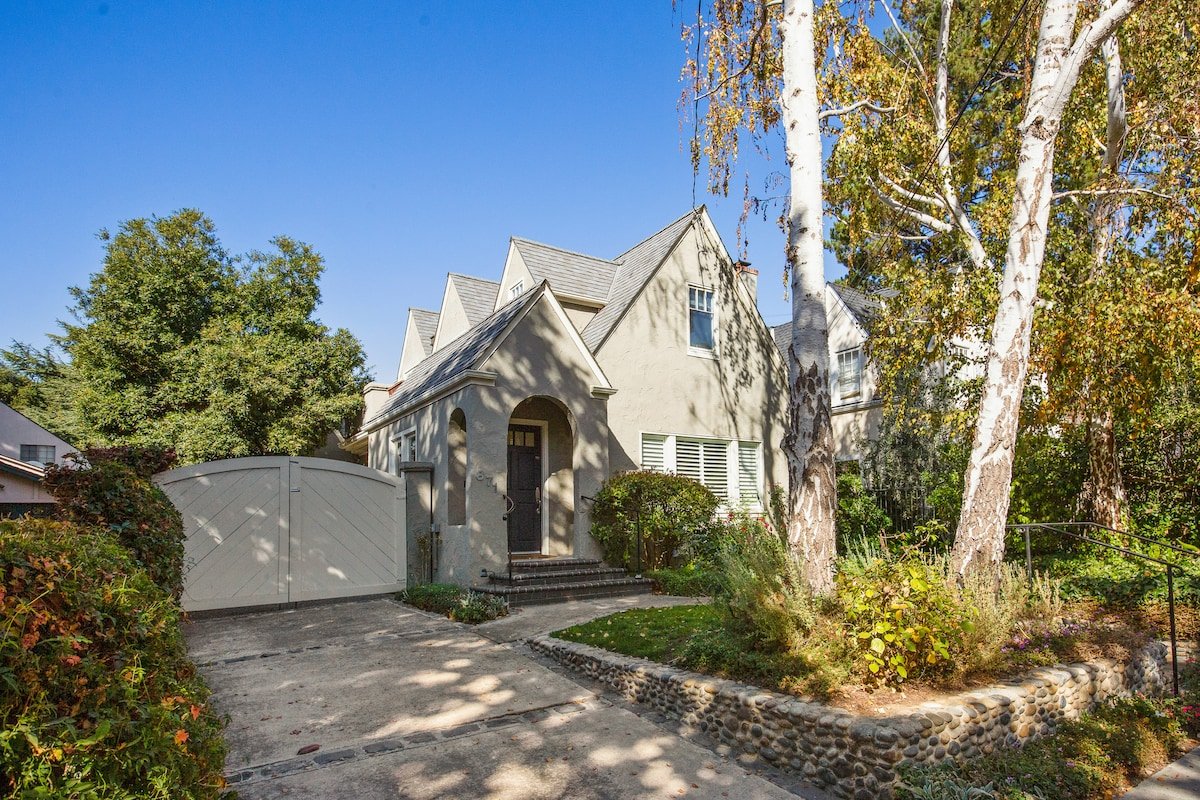 Quiet 5 Beds Kid-Friendly Mins to DTWN & Stanford gallery image 2