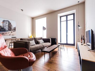 Bella Easo, in the city center