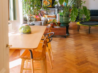 Uniek verblijf in oud stadstheater met dakterras