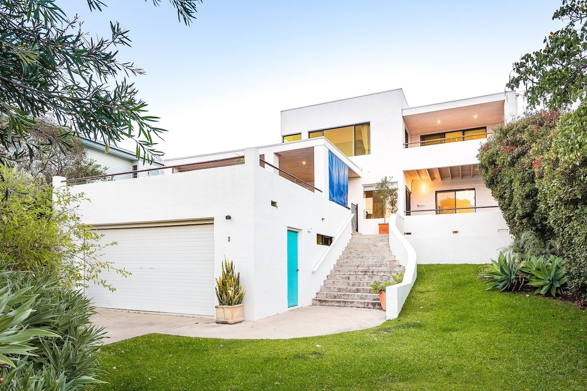 Casa Feliz—Mediterranean-style Coastal Getaway gallery image 2