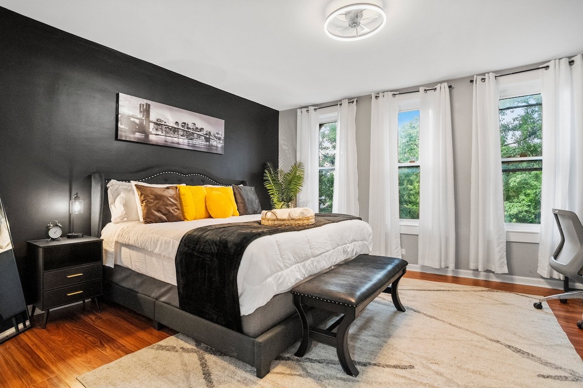 NEW | King Bed 4BR | Luxury Capitol Hill Townhouse gallery image 4