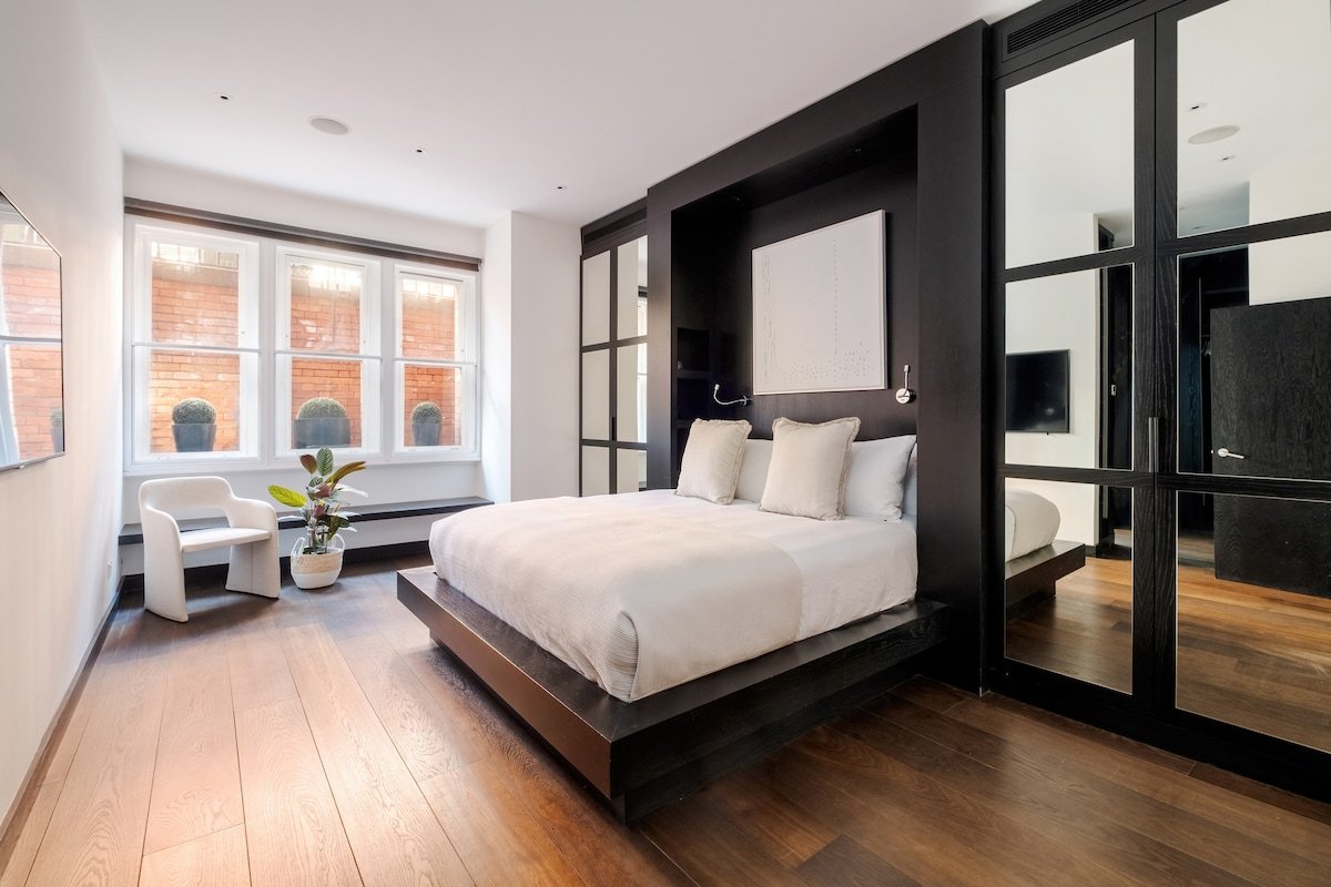 Stunning Mayfair Double En-Suite Flat with AC gallery image 4