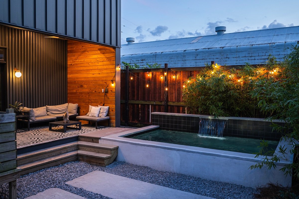 The Prince on Pleasant with a Pool gallery image 2