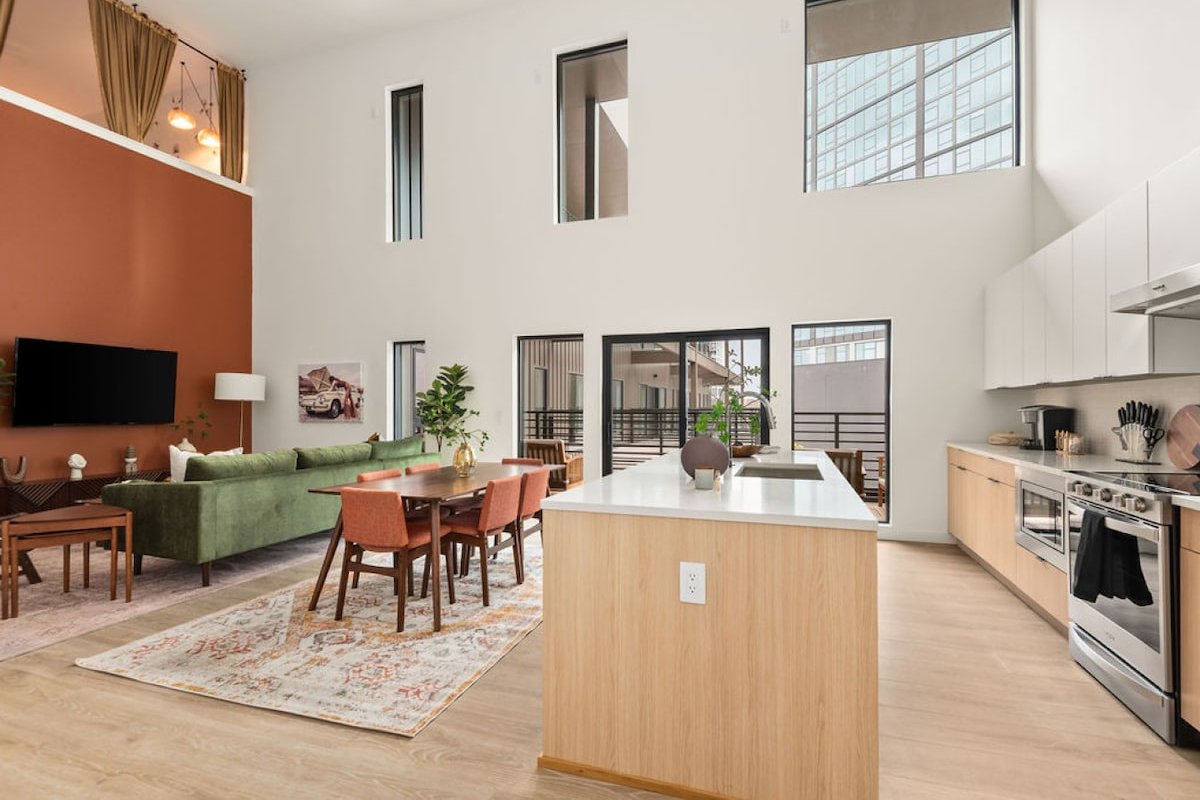 Nash Vybe | Broadway Nearby gallery image 2