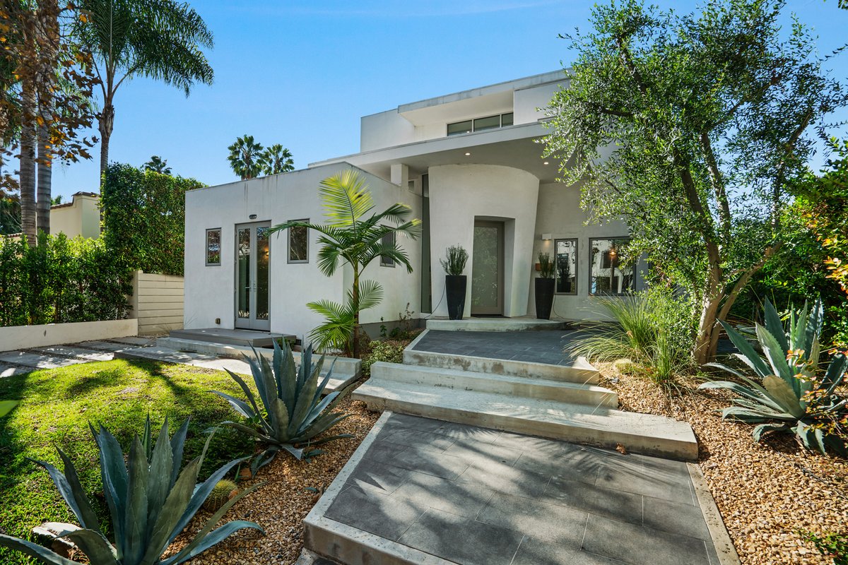 Family Friendly! Fence Pool, Pizza Oven, Great Loc