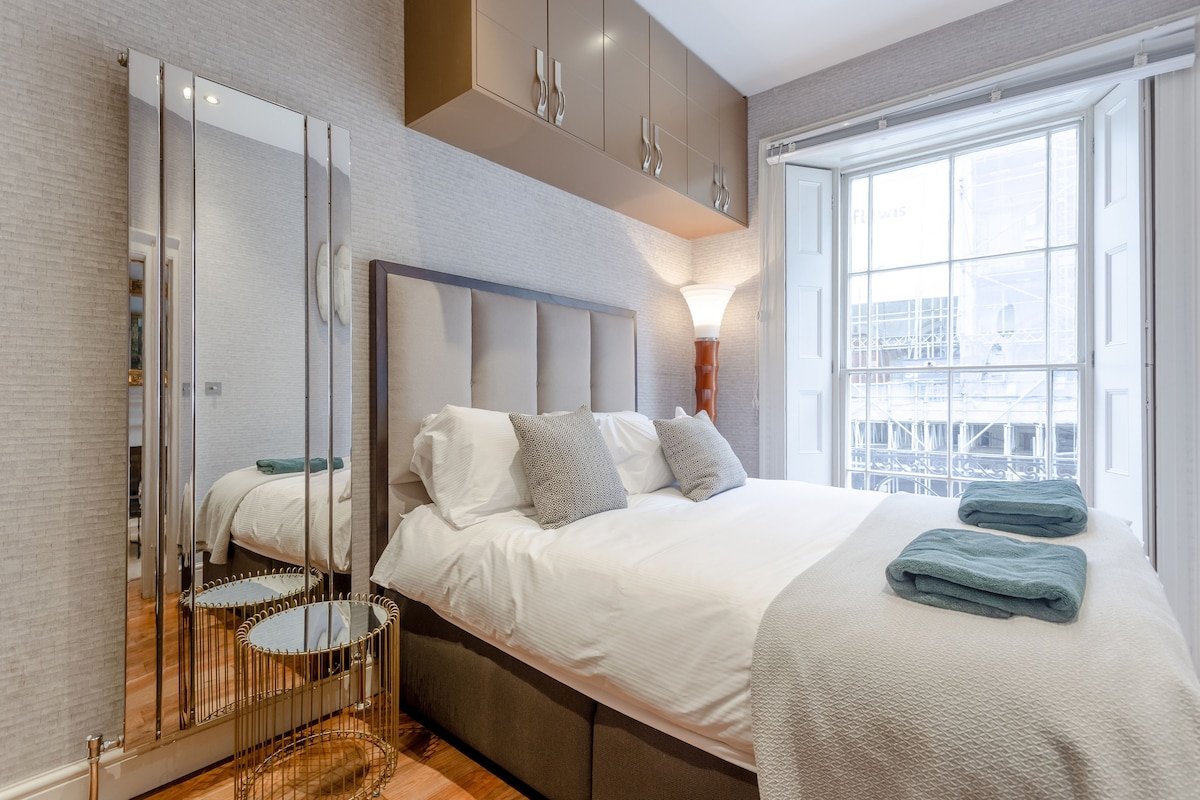 Opulent Residence in the heart of Mayfair 2BR 2BR gallery image 4