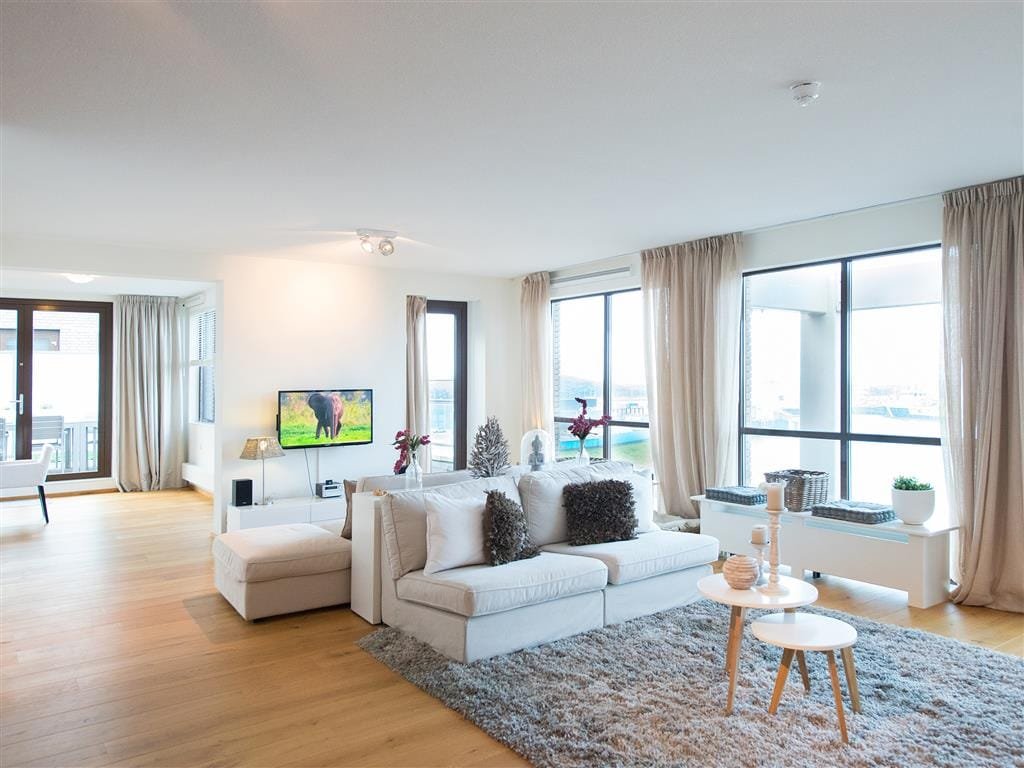 BizStay Harbour 32C Penthouse gallery image 3