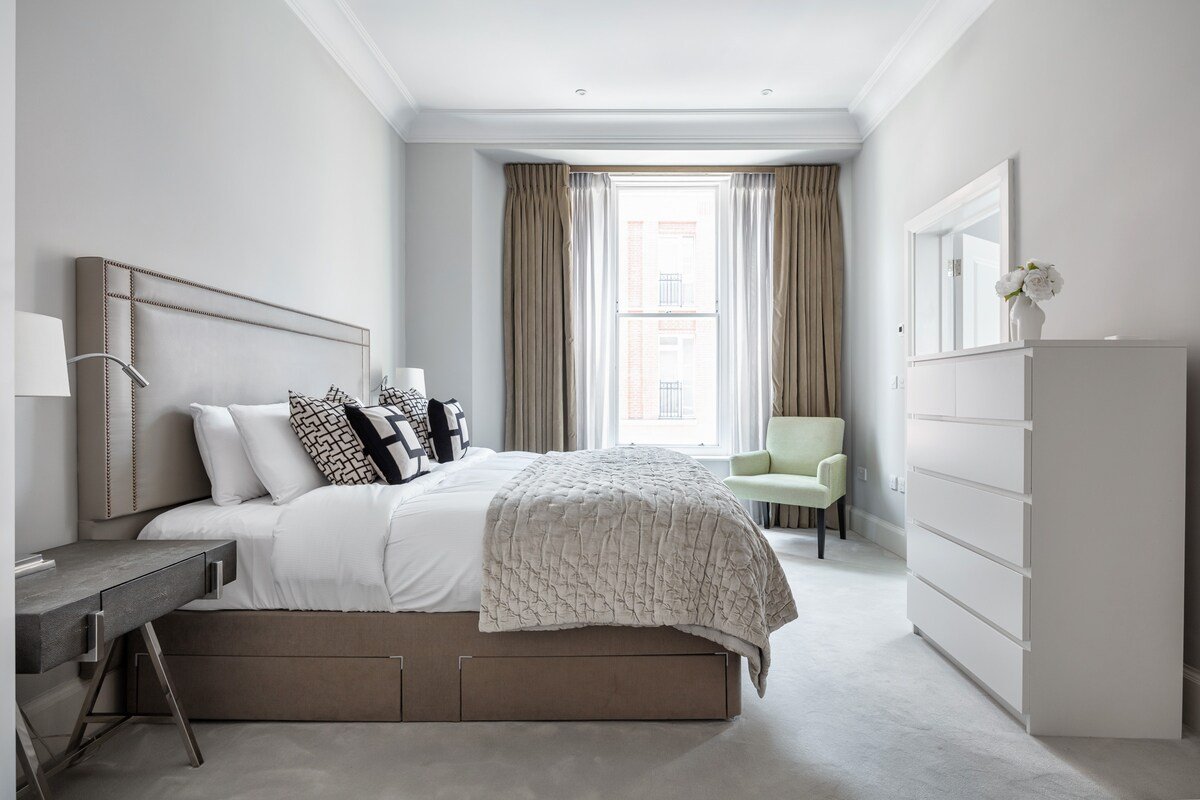 The Harrods Residence | Luxury | Quiet | Air Con* gallery image 4