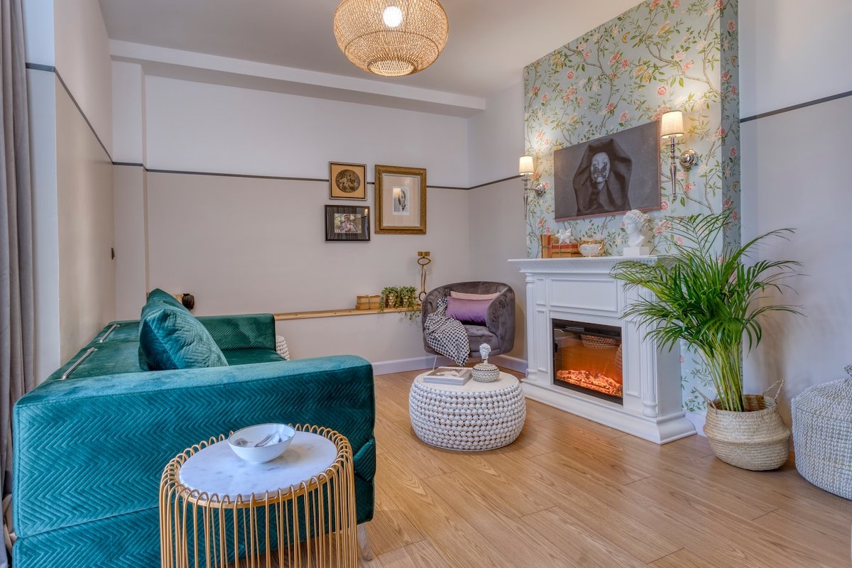 Luxury Penthouse at the tallest Building of Athens gallery image 3