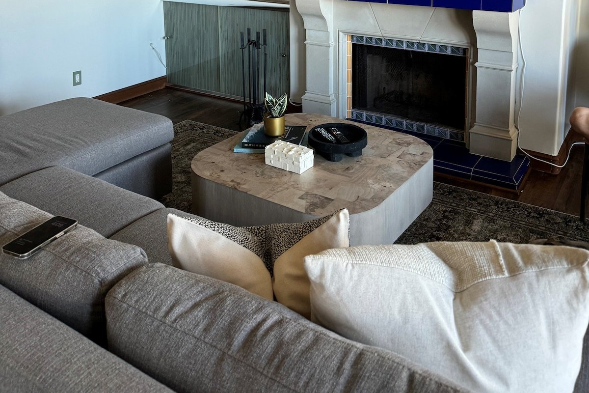 Stunning Hamilton Cove Condo with 6 Seat Golf Cart gallery image 4