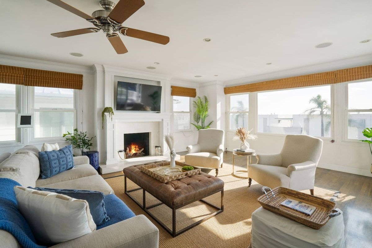 Beachside Retreat | Perfect Location| Free Parking gallery image 3