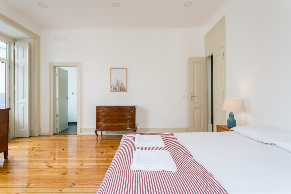 NEW! Lisbon Comfy Apartment V gallery image 5