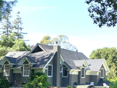 Cozy Farm House on 10 acres, 18 guests, hot tub