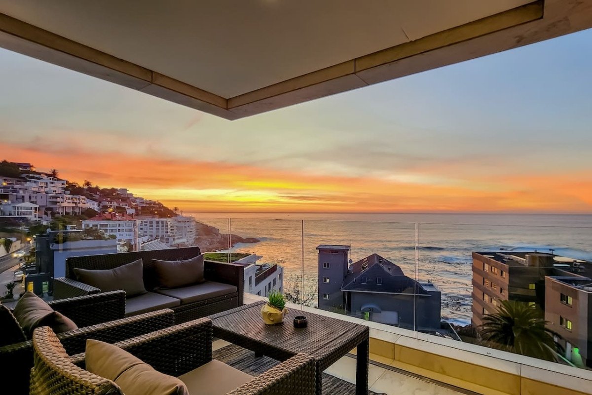 Exquisite luxury In Bantry Bay With Pool gallery image 2