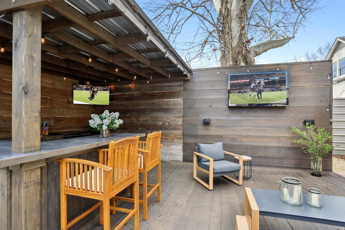 Historic 8BR Inn with Pool | Hot Tub gallery image 5