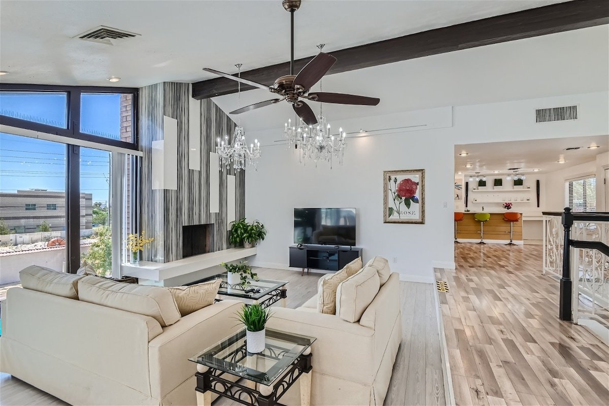 Elegant & Unique 2 story house gallery image 4