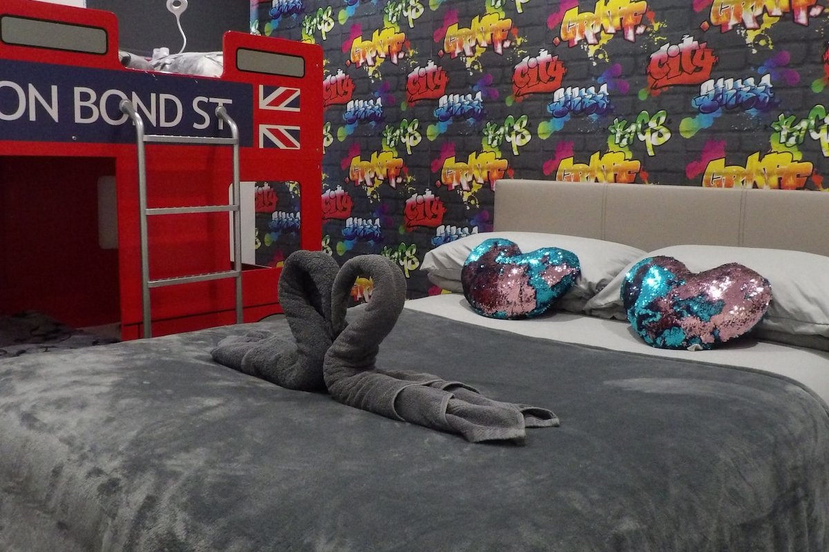 Edinburgh’s #1 Hidden Luxury Retreat Zoo gallery image 4