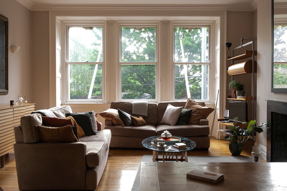 Apartment by Trinity College gallery image 3