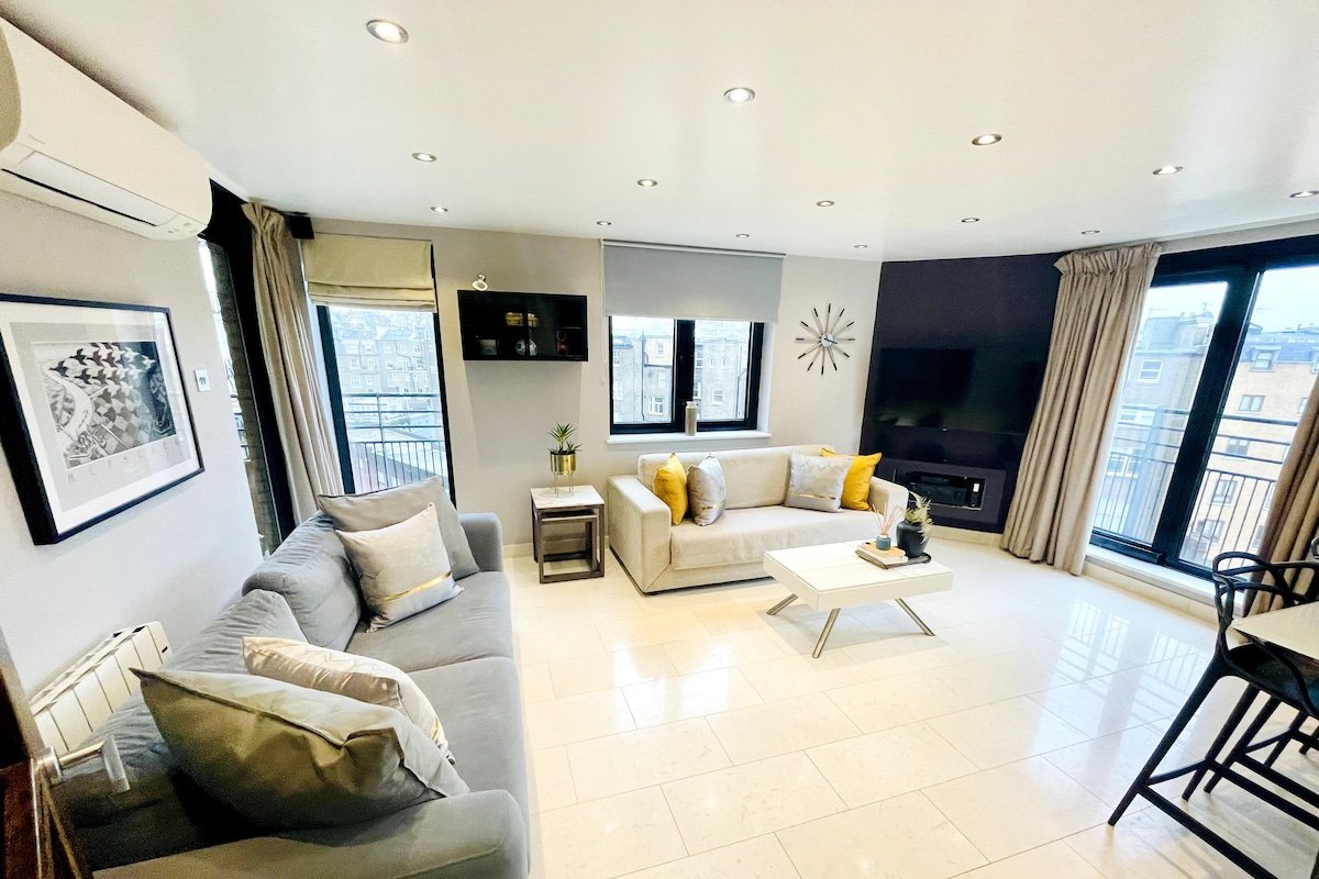 Modern 2 bed in Cromwell Road. gallery image 3