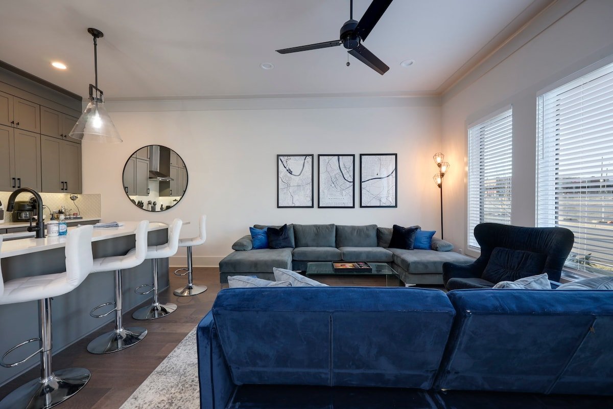 Sleeps 13! 3 Story Nashville Getaway Near Downtown gallery image 4