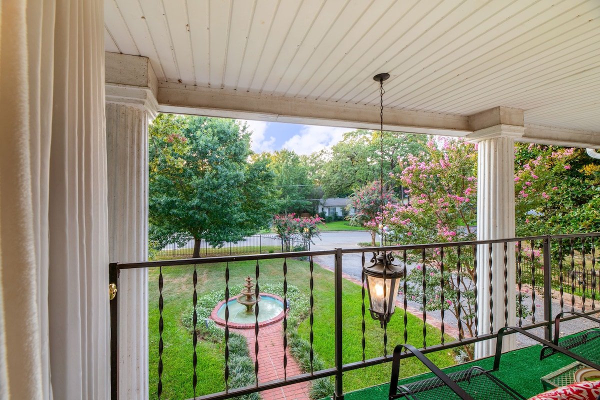 Historic Azalea Estate-7 bdrm, 5.5 bath, King beds gallery image 5