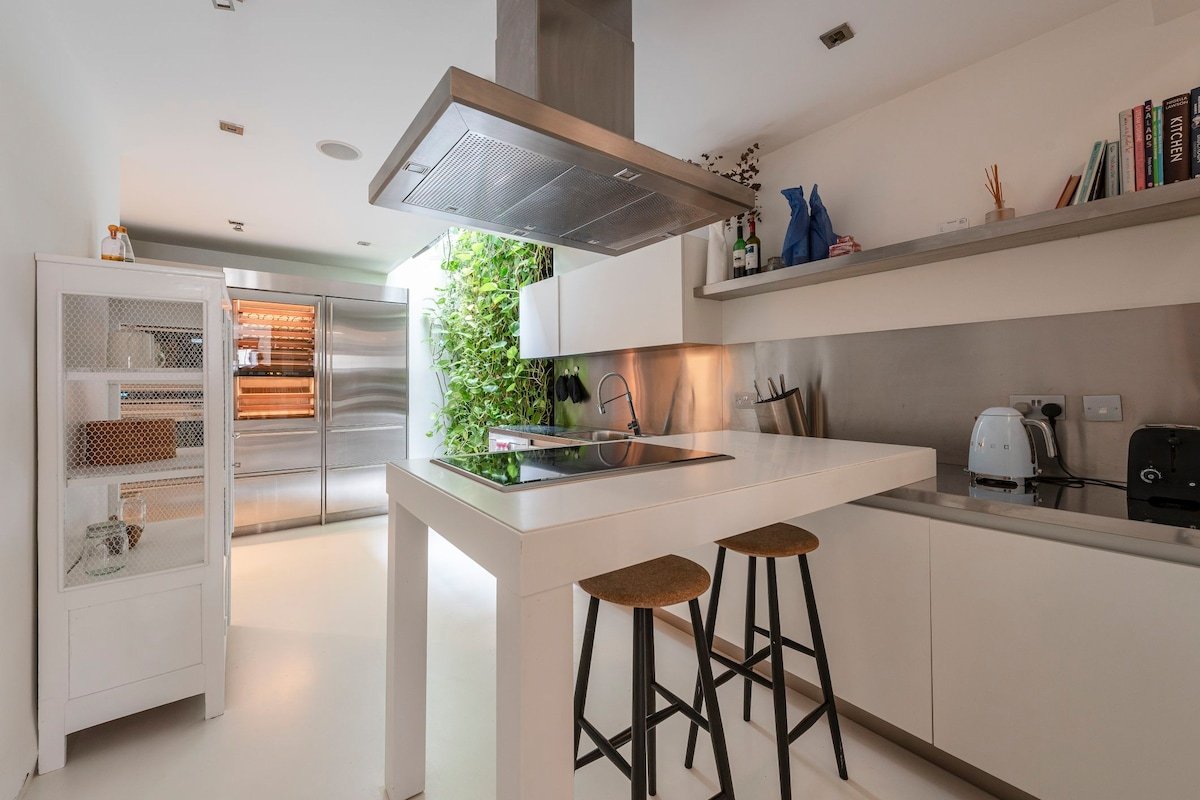 Stunning 3 Bed Townhouse in the heart of Mayfair gallery image 4