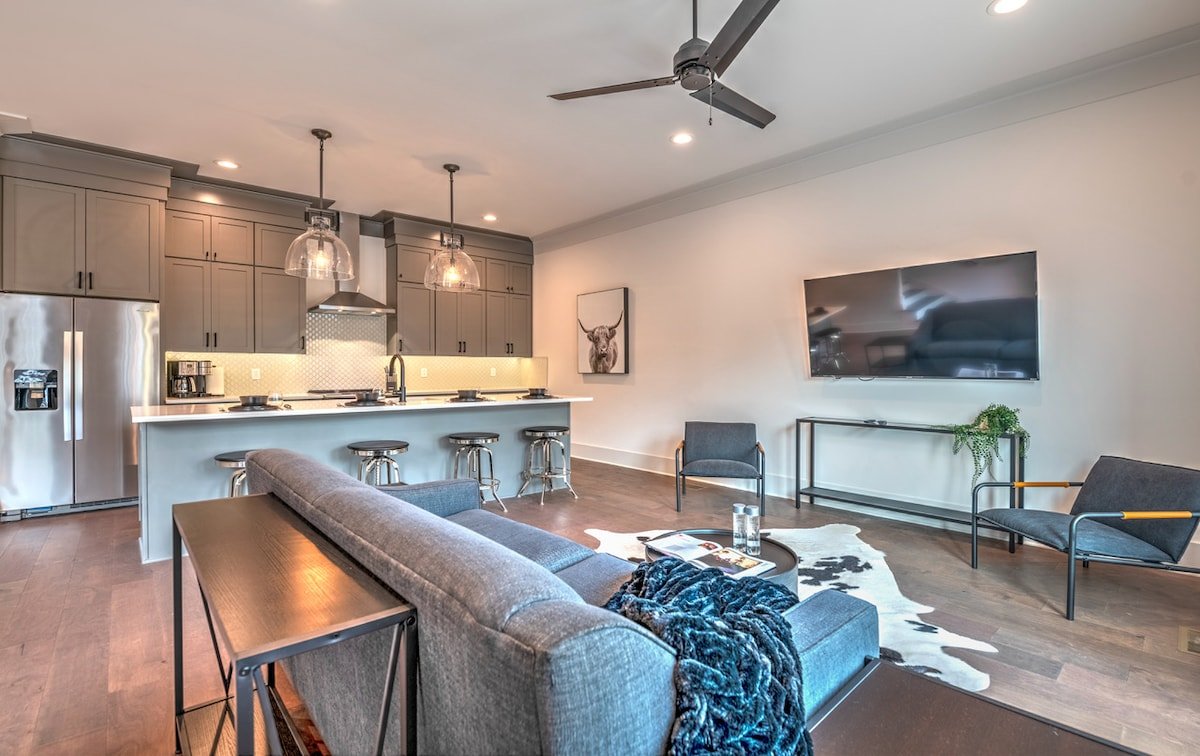 8 min to DT★New★E.Nash Home. 4bd/4ba 15min to BNA gallery image 3