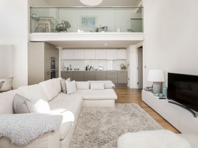 Stunning Central 2-Bed Mezzanine Apartment