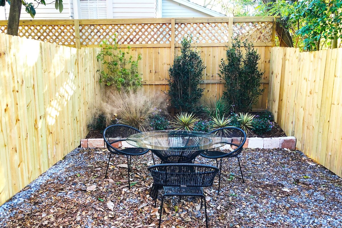 Renovated Uptown Cottage Steps from St. Charles gallery image 5
