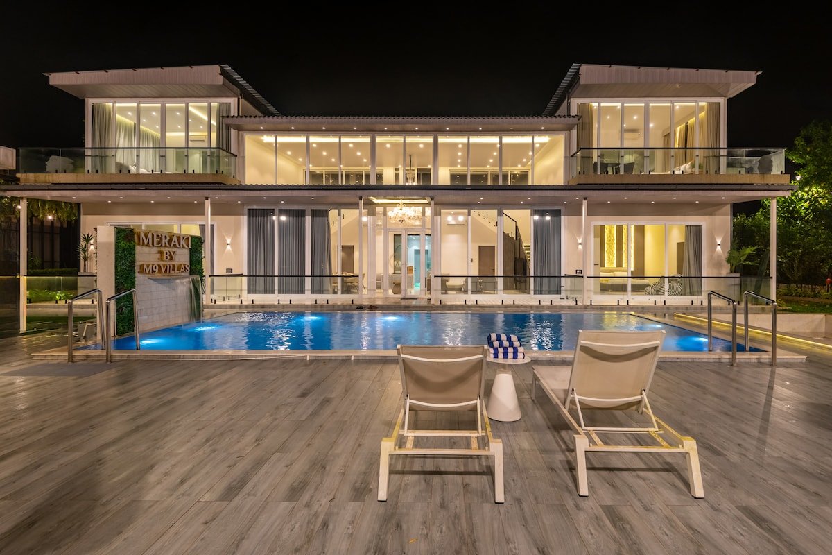 Majestic Glass Villa W/ Pvt Pool, Garden & Gazebo