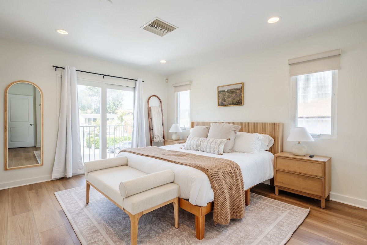 Dual Home Retreat | Sleep 16 | Prime PB Location gallery image 5