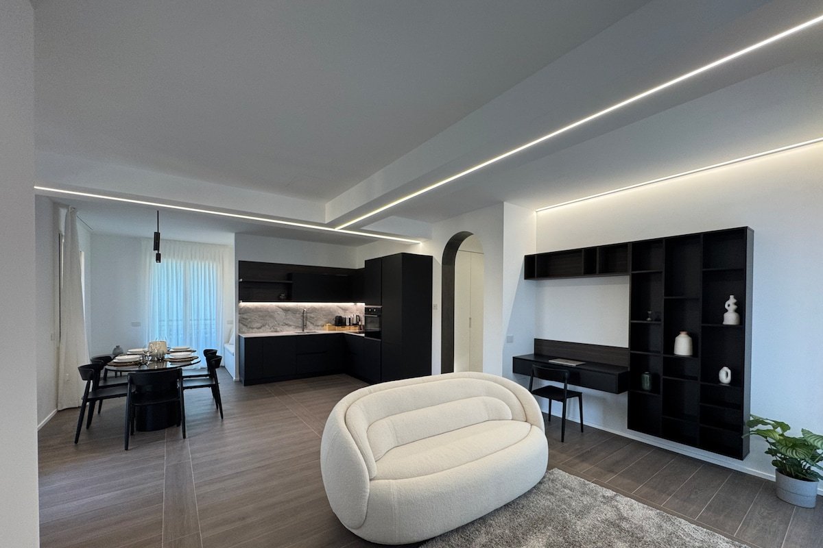 White House/Villa con posti auto gallery image 5