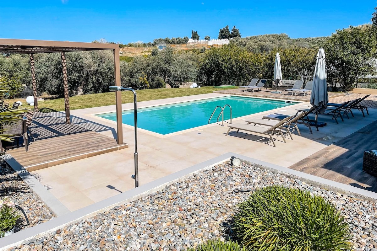 Villa Aelia I Modern & Ideal for large groups gallery image 4