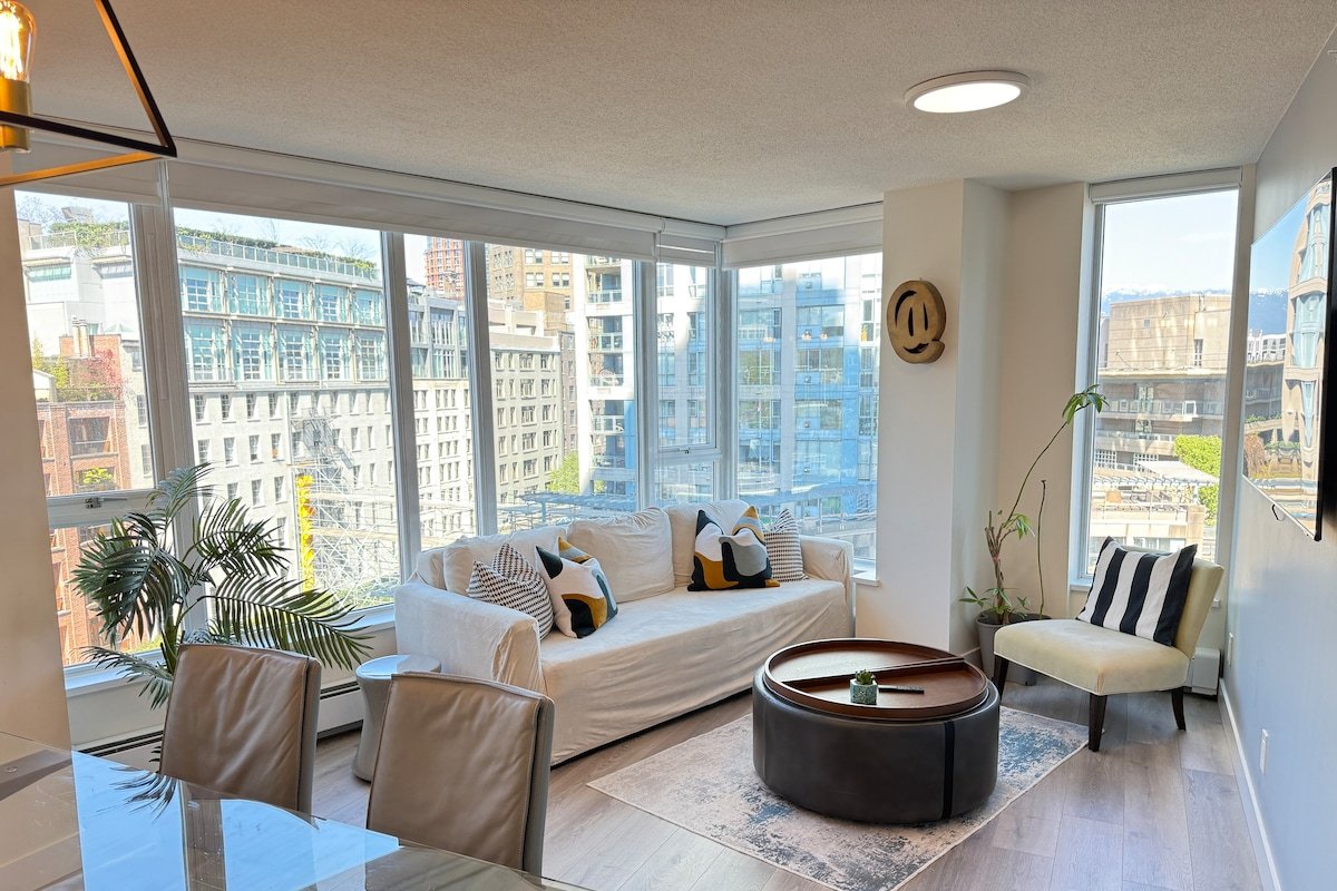 *Newly Renovated Condo* w/ Free Parking and A/C gallery image 4