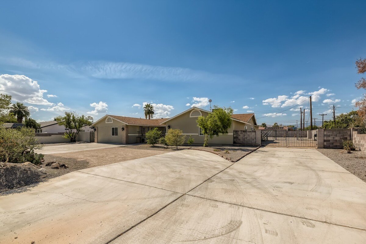 New Renovated Villa *Pool* Near Strip*Convention gallery image 5