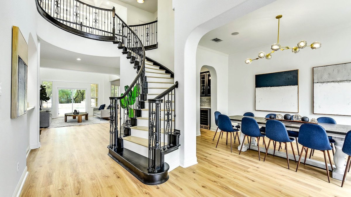 Luxury Home, Fire Pit, Pool, Hot Tub gallery image 4