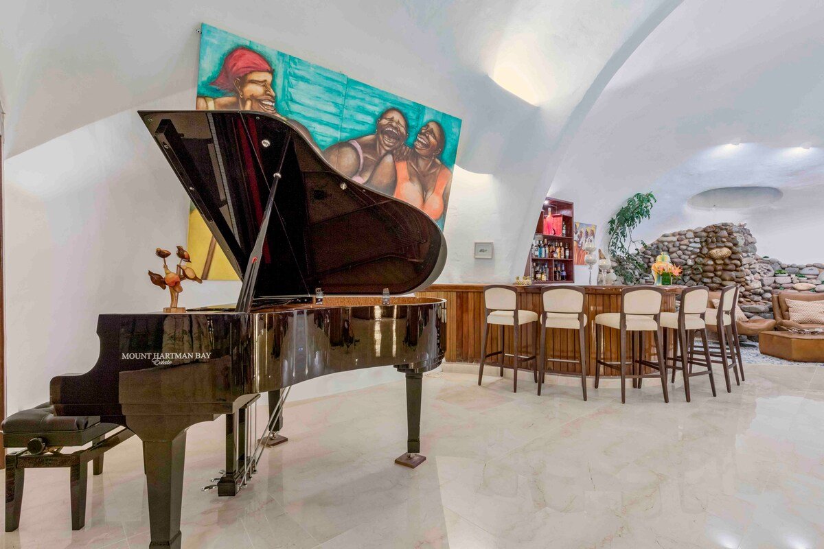 Mount Hartman Bay Estate Entire Property gallery image 5