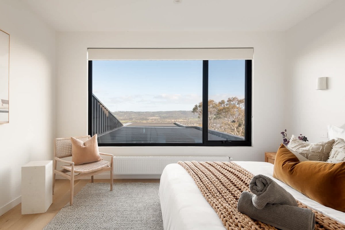 Banksia | Luxury Home with Views gallery image 5