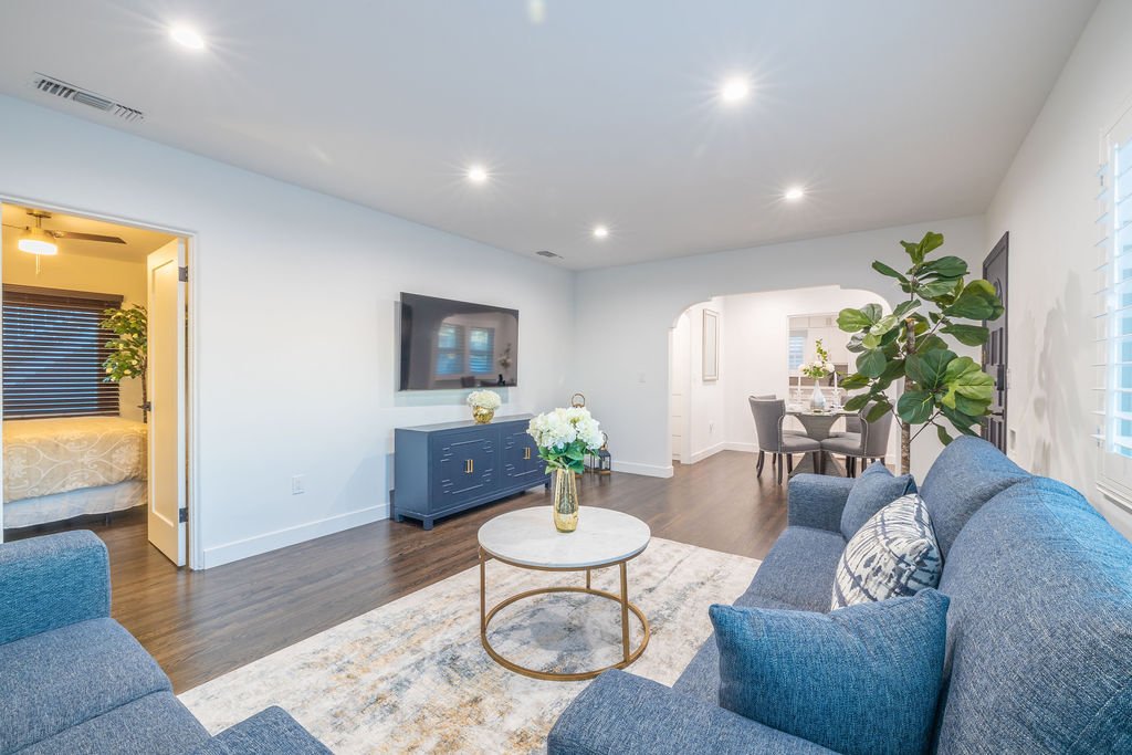 Charming!! 3 Bed room SoFi Home gallery image 3