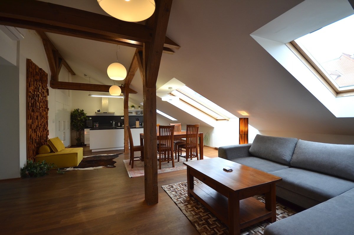 Grand Luxury Attic Klimentska – Old Town Square gallery image 5