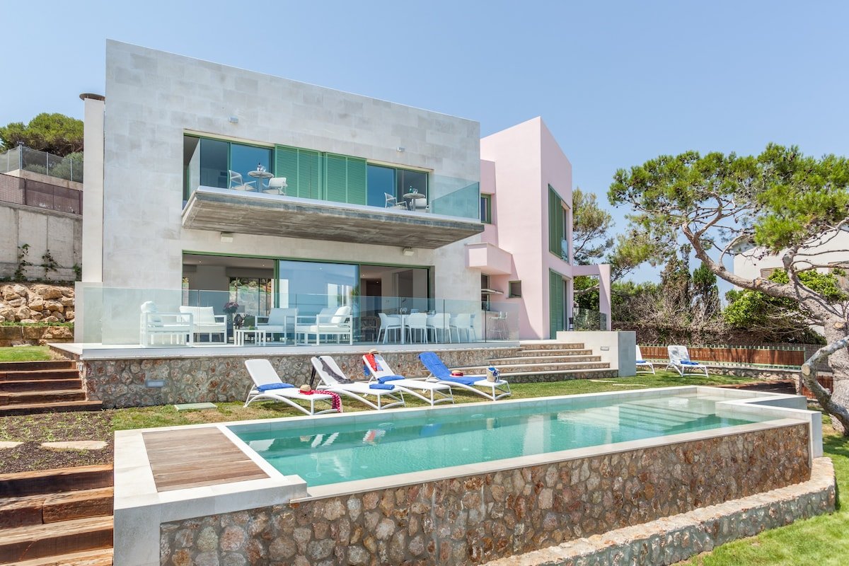 Front Line Villa with Heated Outdoor Pool gallery image 3