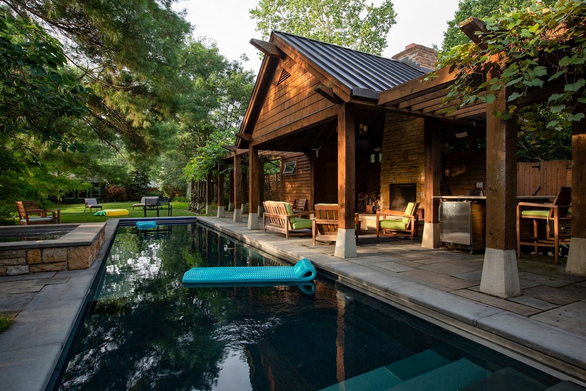 Glenmont Inn-Whole House! Outdoor oasis-Pool,Fire gallery image 2