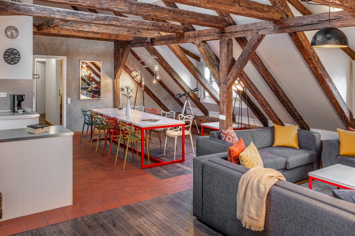 Three Bedroom Apartment with Terrace at Old Town