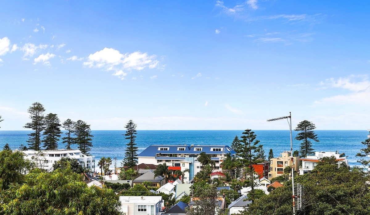 Spacious 3-bedroom ocean-view home, walk to beach gallery image 3