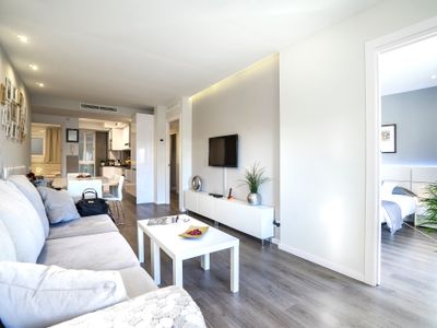 Apartamento Gaudir, con inspiraciones modernistas. Luminoso, céntrico y seguro.