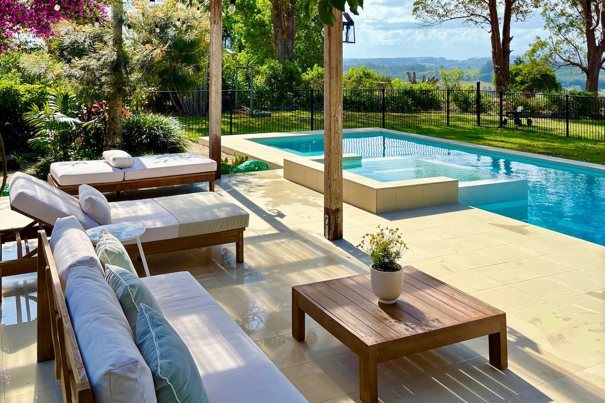 Stunning Hinterland Tuscan Retreat NSW gallery image 3