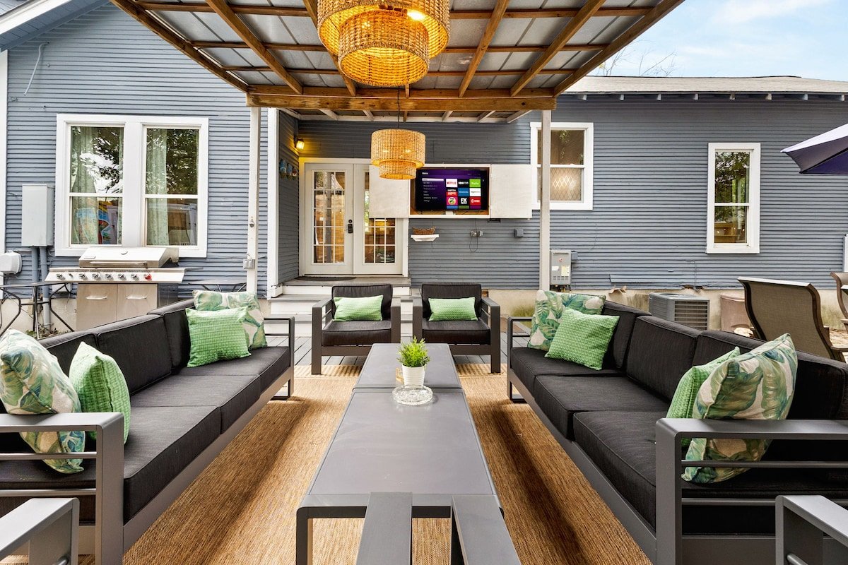 7BR| Walkable | Pool | Pong Golf | Grill |Pool Bar gallery image 3