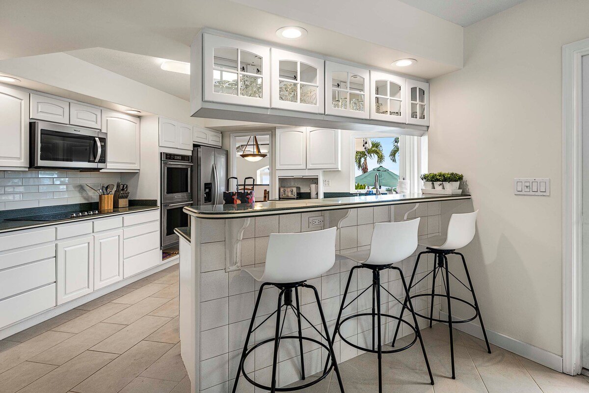 Honu Hale: Oceanview Estate w/ Pool, Hot Tub, AC gallery image 4